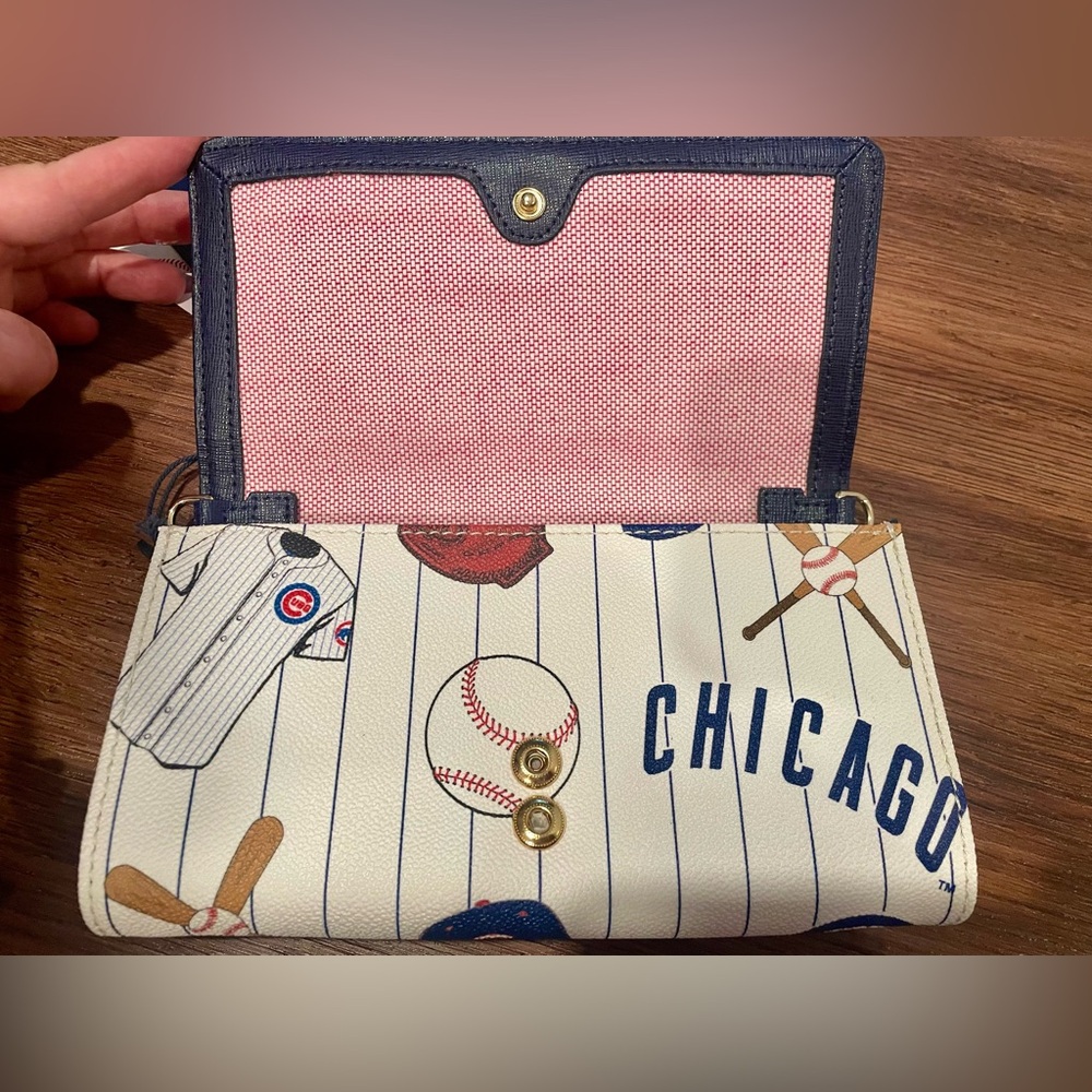 Chicago Cubs Dooney & Bourke MLB Crossbody Clutch White & Blue NWT - Picture 13 of 13
